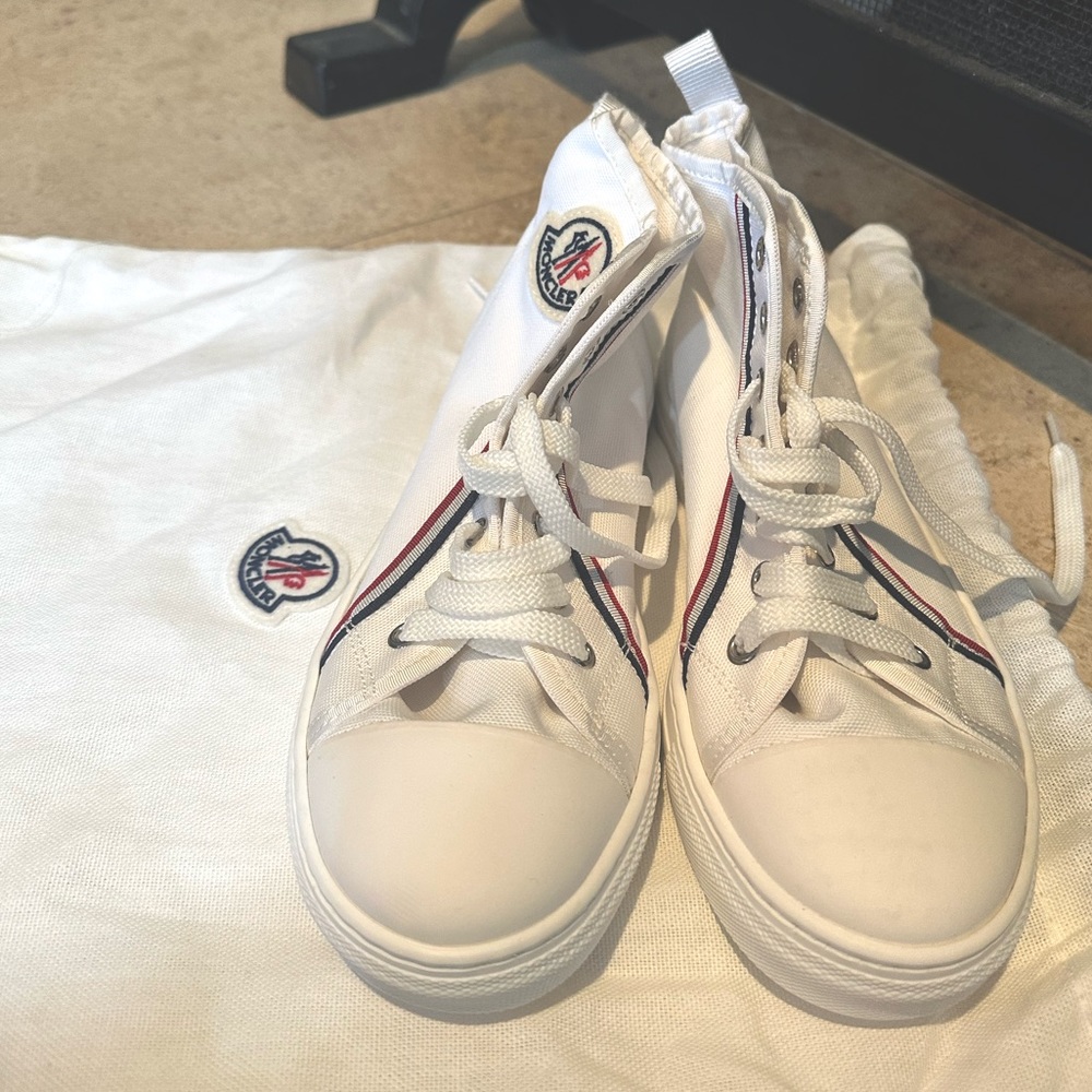 MONCLER ENFANT
Kids White Anyse II High-Top Sneakers